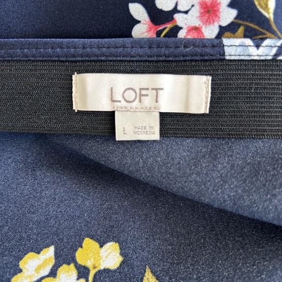 Loft Navy Floral Pull-on Skirt Size Large - Picture 4 of 7